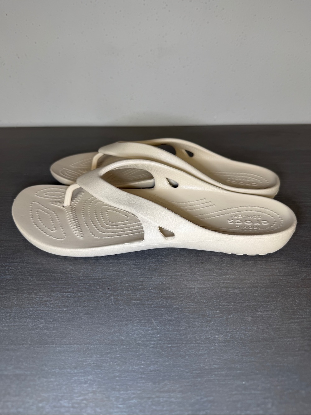 Brand New Crocs Sandals Size 9W Women Comfortable Summer Flip Flop Shoes - Picture 3 of 7